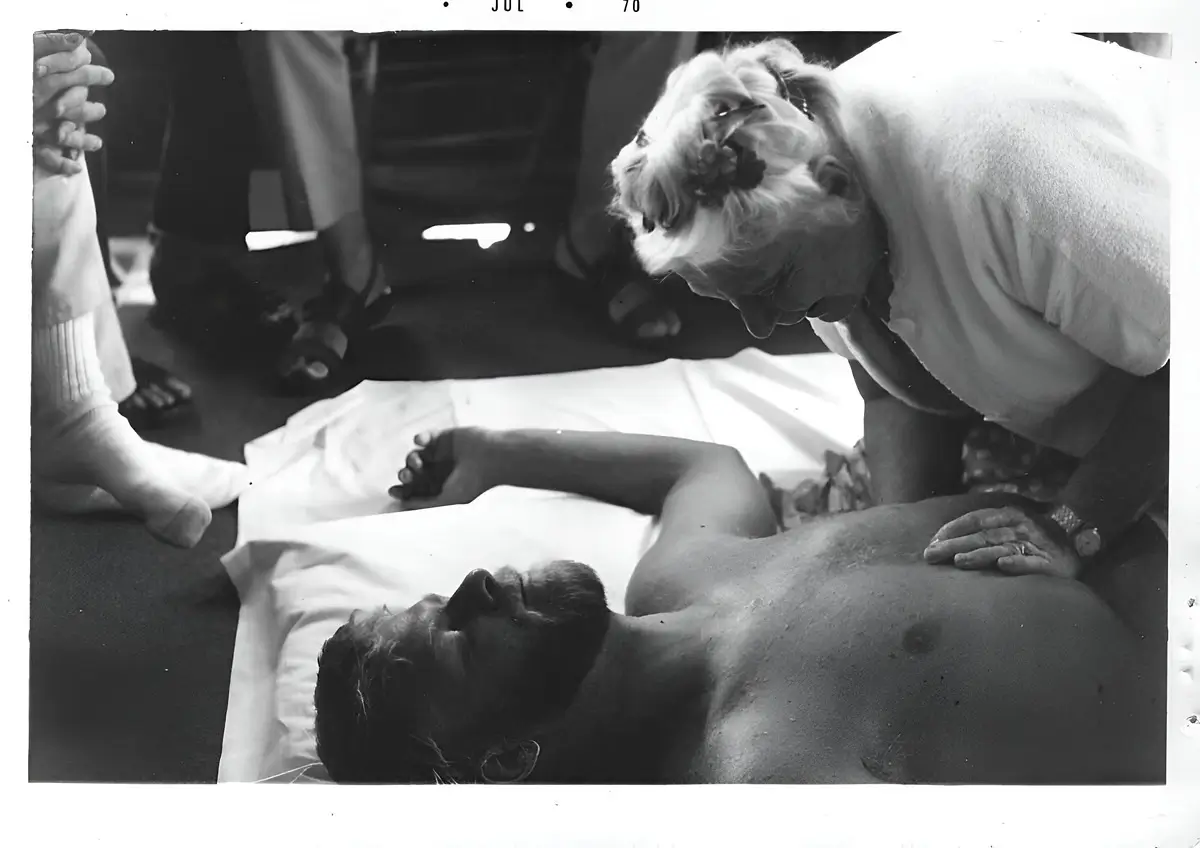 Rolfing science - Dr. Ida Rolf demonstrating the original Rolf Method of Structural Integration